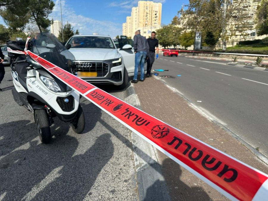 القبض على 3 مشتبهين بالسطو وسرقة سيارة ودهس شرطي في القدس